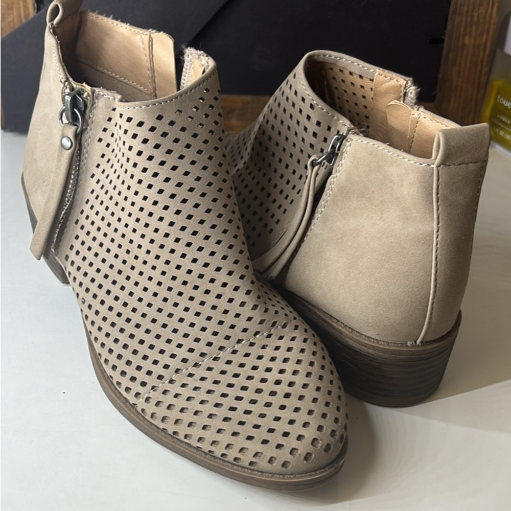 Beige Ankle Boots with Tassel